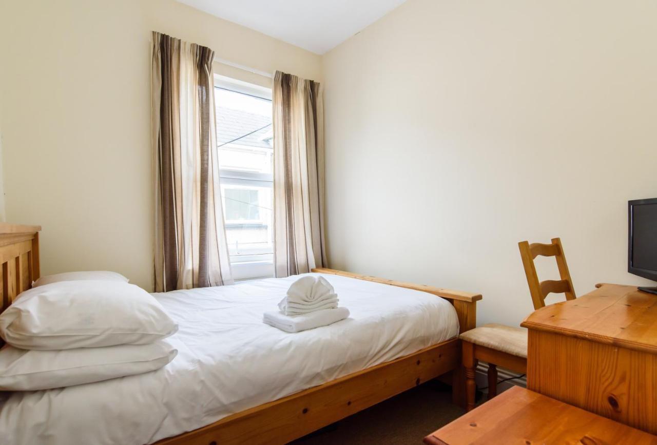 Handpost View Apartment Newport  Bagian luar foto