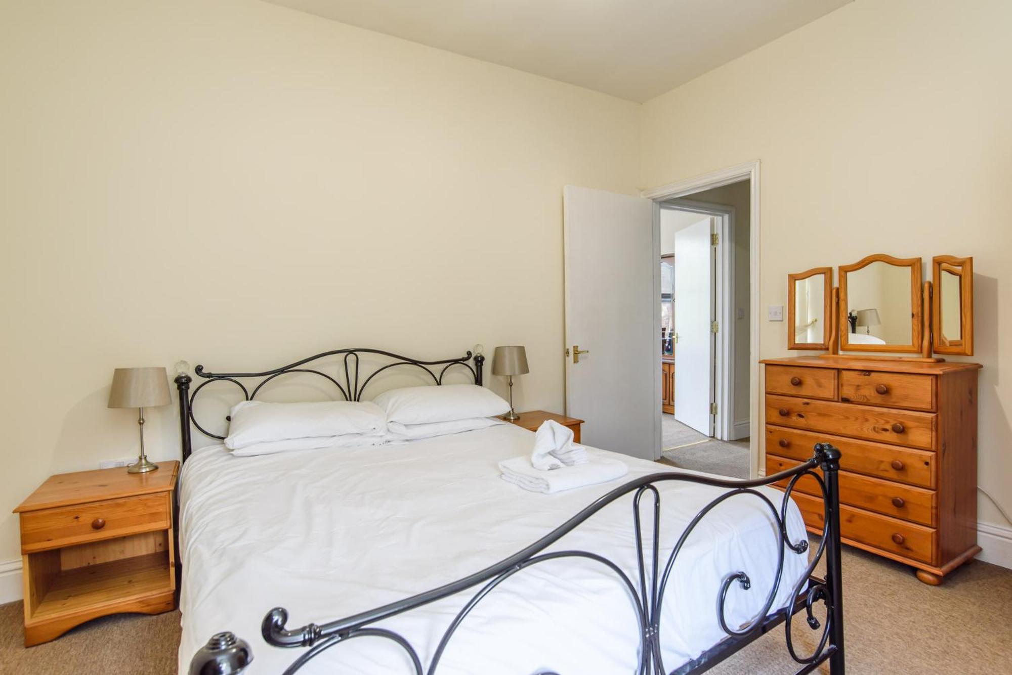 Handpost View Apartment Newport  Bagian luar foto