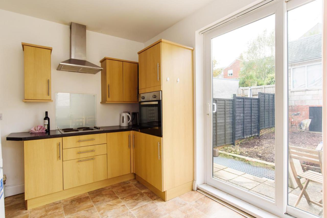 Handpost View Apartment Newport  Bagian luar foto