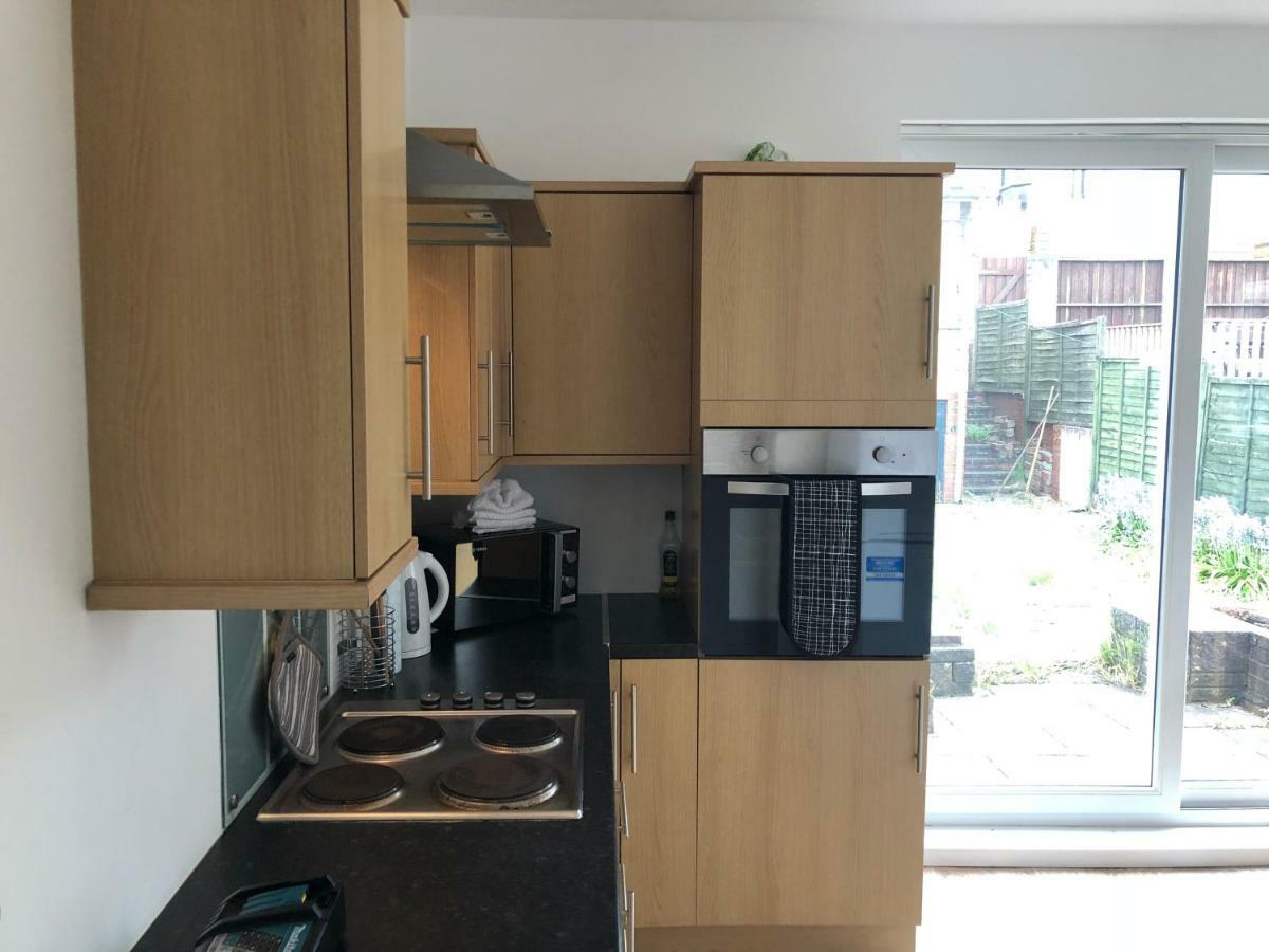 Handpost View Apartment Newport  Bagian luar foto